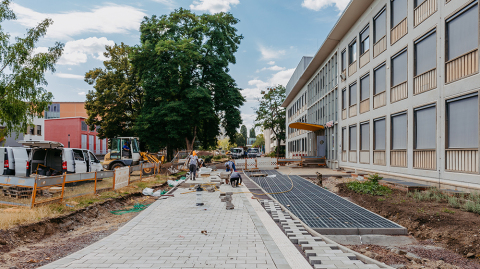 Construction work on Campus-Allee in front of Building 16 (c) Jana Dünnhaupt, University of Magdeburg